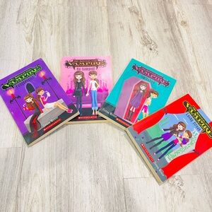 Scholastic My Sister the Vampire Fangtastic! - Purple and Black Cover